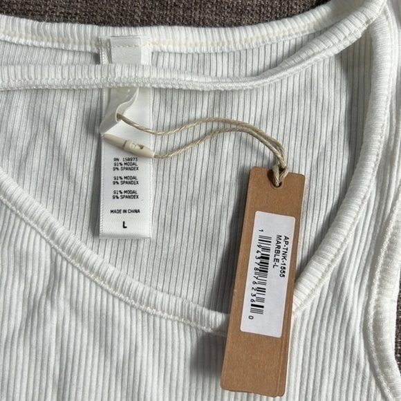 Skims Soft Lounge Tank Top - Picture 3 of 4